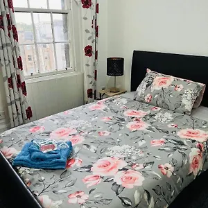 Historic Royal Mile Flat , 5min From Waverly Railway Station Edimburgo